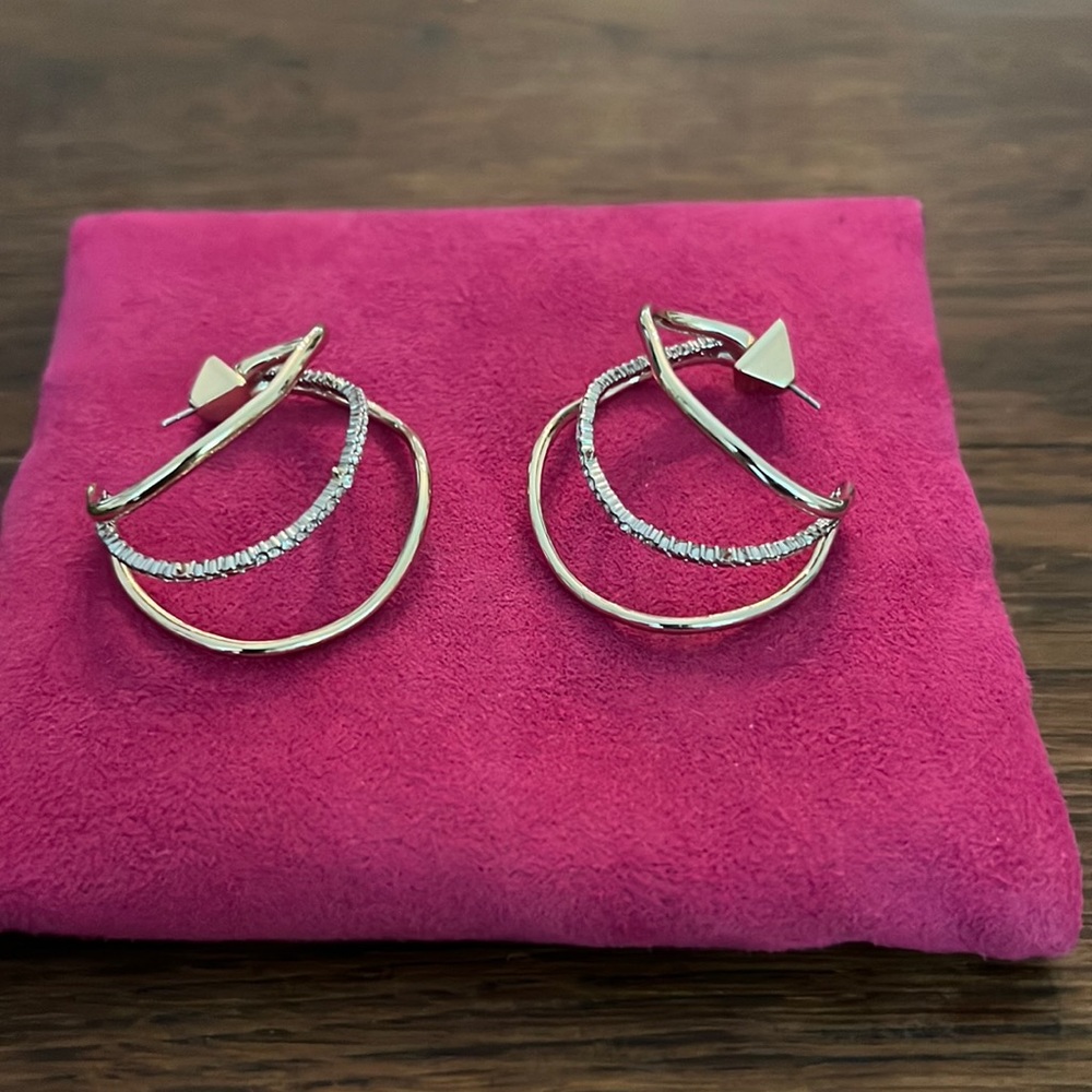 Triple hoop diamond